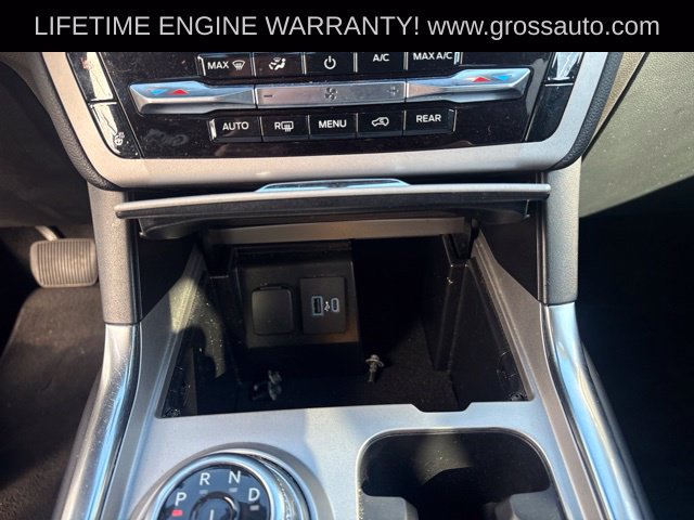 Used 2024 Ford Explorer XLT w/ Equipment Group 202A AWD/4WD image 24