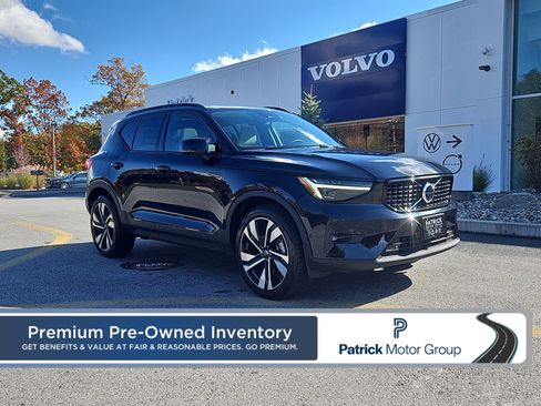 Used 2025 Volvo XC40 B5 Ultra w/ Climate Package image 1