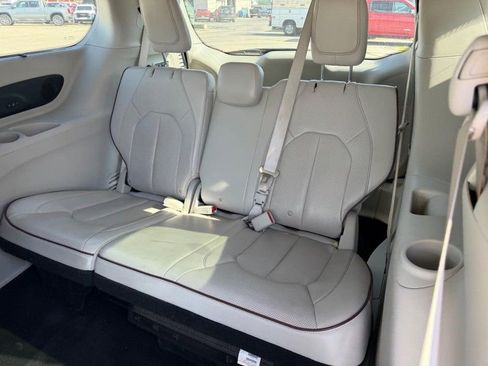 Used 2020 Chrysler Pacifica Limited FWD image 8