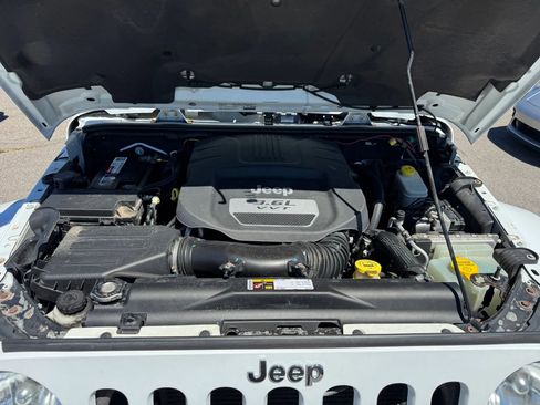 Used 2013 Jeep Wrangler Unlimited Sahara w/ Connectivity Group AWD/4WD image 26