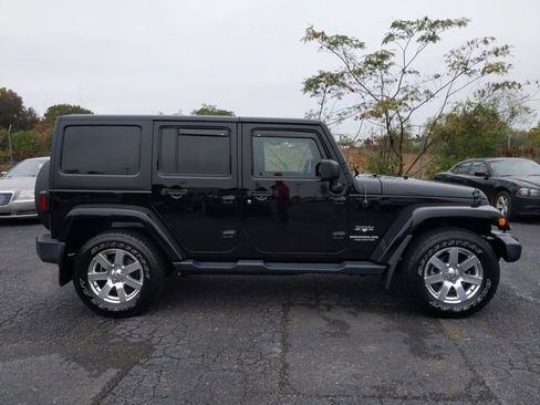 Used 2016 Jeep Wrangler Unlimited Sahara w/ Connectivity Group image 3