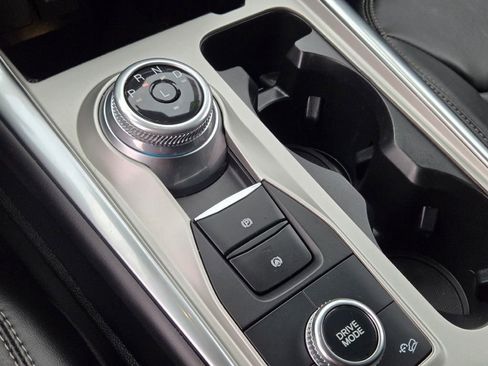 Used 2022 Ford Explorer XLT w/ Equipment Group 202A image 29