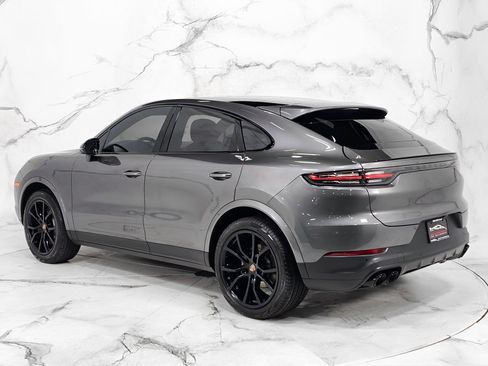 Used 2022 Porsche Cayenne Coupe AWD/4WD image 9