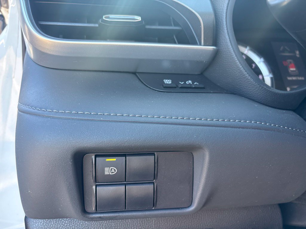 Used 2022 Toyota Highlander L FWD image 36