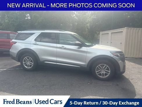 Used 2025 Ford Explorer Active AWD/4WD image 4