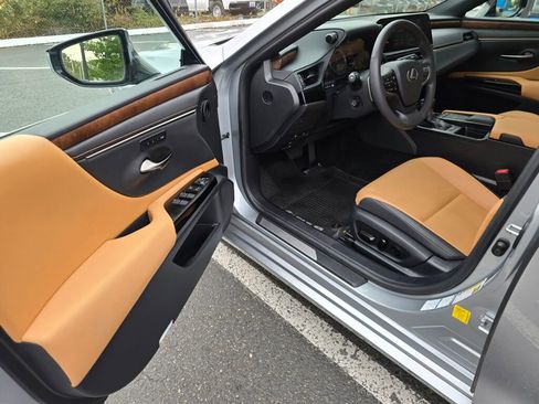 Used 2022 Lexus ES 250 w/ Premium Package image 11