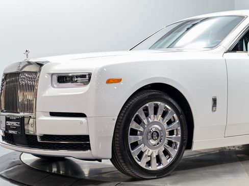 Used 2022 Rolls-Royce Phantom Sedan w/ The Phantom Package RWD image 5