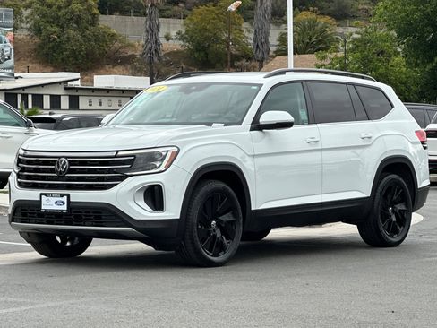 Used 2024 Volkswagen Atlas SE w/ Panoramic Sunroof Package FWD image 7