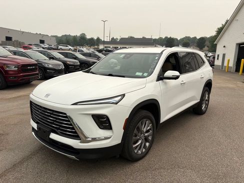 Used 2026 Buick Enclave Preferred AWD/4WD image 1