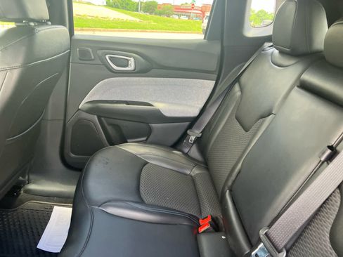 Used 2025 Jeep Compass Latitude w/ Sun & Sound Group AWD/4WD image 36
