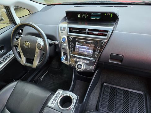 Used 2016 Toyota Prius V Five image 10