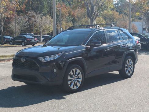 Used 2021 Toyota RAV4 XLE Premium image 1