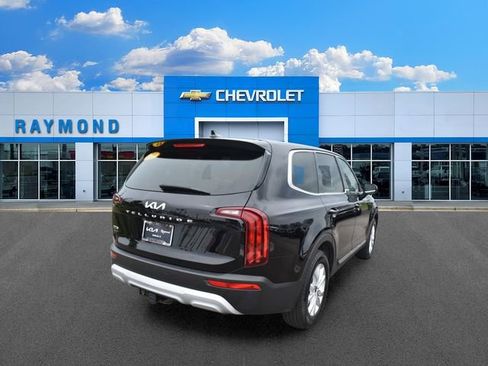Used 2022 Kia Telluride LX AWD/4WD image 3