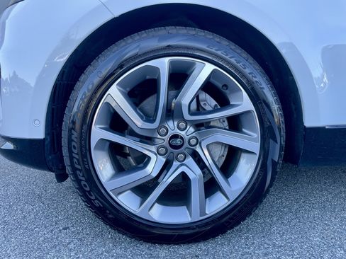 Used 2021 Land Rover Range Rover Sport HSE Silver Edition AWD/4WD image 9