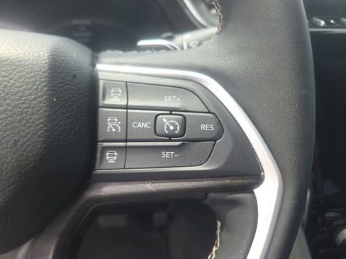 Used 2025 Jeep Grand Cherokee L Limited AWD/4WD image 32