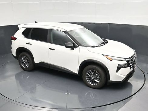 Used 2024 Nissan Rogue S AWD/4WD image 42