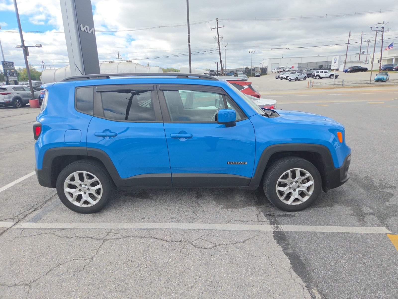 Used 2015 Jeep Renegade Latitude w/ Popular Equipment Group AWD/4WD image 4