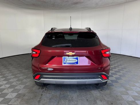 Certified 2024 Chevrolet Trax LT w/ Driver Confidence Package FWD image 7