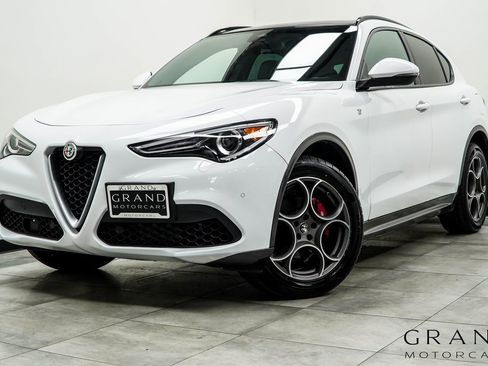 Used 2022 Alfa Romeo Stelvio Ti image 1