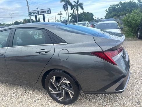 Used 2025 Hyundai Elantra SEL FWD image 9