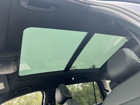 Certified 2022 Volkswagen Tiguan SEL R-Line image 22