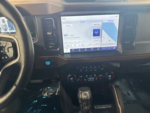 Used 2024 Ford Bronco Outer Banks AWD/4WD image 17