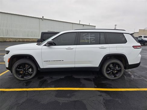 Used 2023 Jeep Grand Cherokee L Altitude image 8