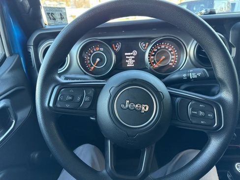 Used 2022 Jeep Gladiator Sport image 17