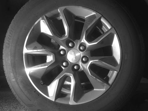 Used 2023 Chevrolet Silverado 1500 LT AWD/4WD image 16