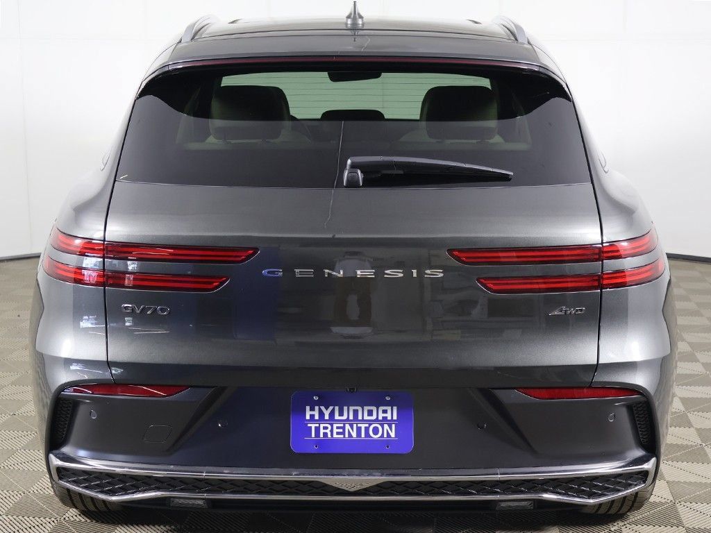 Used 2026 Genesis GV70 2.5T Select AWD/4WD image 13