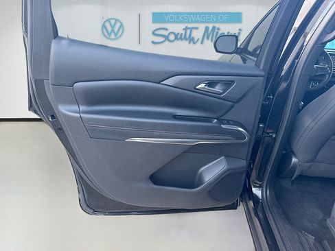 Used 2024 Chevrolet Traverse Z71 image 25