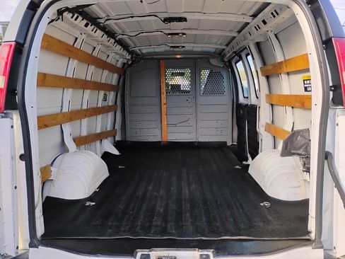 Used 2016 GMC Savana 2500 image 24