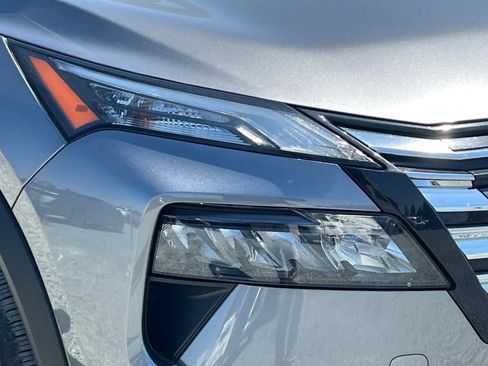 Used 2025 Nissan Rogue SV w/ SV Premium Package FWD image 34