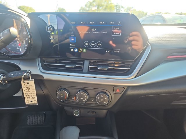 Used 2025 Chevrolet Trax RS FWD image 18