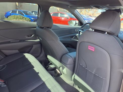 Used 2025 Hyundai Elantra SEL image 8
