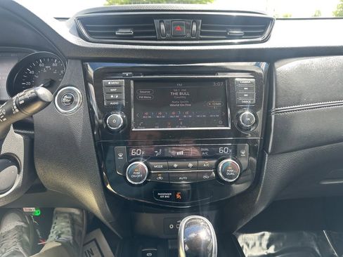 Used 2019 Nissan Rogue SL w/ Premium Package AWD/4WD image 7