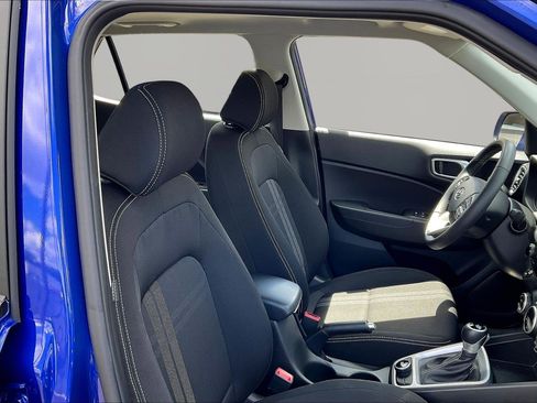 Used 2025 Hyundai Venue SEL FWD image 29