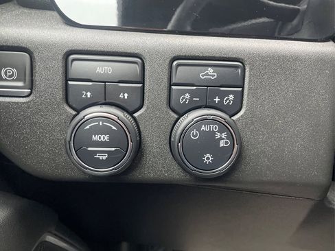 Used 2023 Chevrolet Silverado 1500 LT AWD/4WD image 15