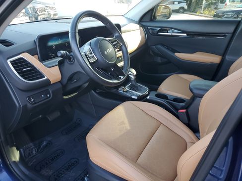 Certified 2025 Kia Seltos EX w/ EX Sunroof Package image 19