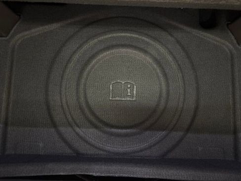 Used 2024 GMC Terrain SLT image 23