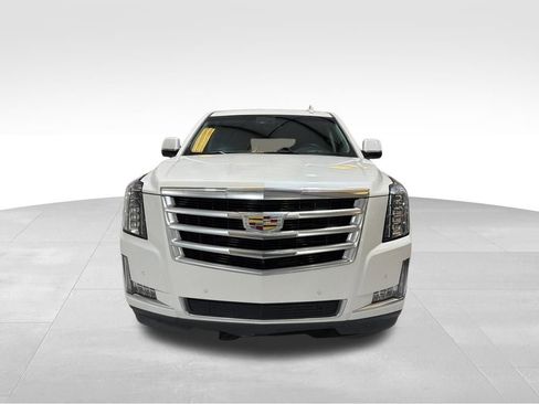 Used 2017 Cadillac Escalade ESV Luxury image 2