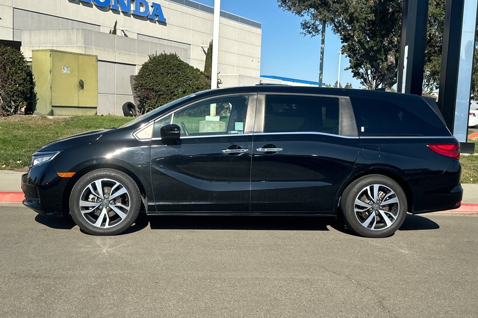 Certified 2024 Honda Odyssey Touring image 7