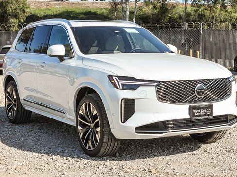 New 2026 Volvo XC90 T8 Plus w/ Protection Package image 3