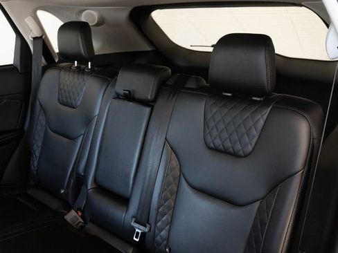 Used 2023 Ford Edge Titanium image 18