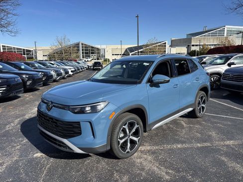 New 2026 Volkswagen Tiguan SE image 3