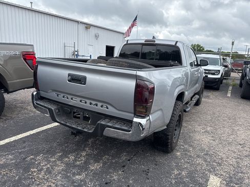 Used 2017 Toyota Tacoma SR5 RWD image 7