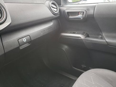 Used 2019 Toyota Tacoma TRD Off-Road AWD/4WD image 22