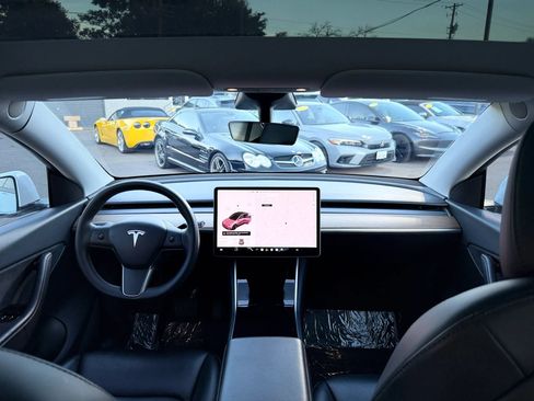 Used 2021 Tesla Model Y Long Range AWD/4WD image 26