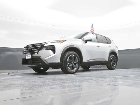 Used 2024 Nissan Rogue SV image 41