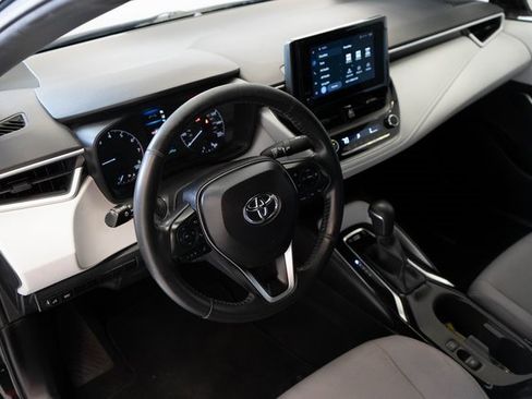 Used 2023 Toyota Corolla SE image 3